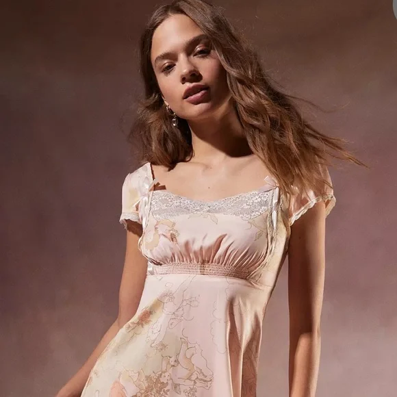 NWT Kimchi Blue | Urban Outfitters Trudy Lace-Trim Floral Midi Dress - Picture 1 of 9